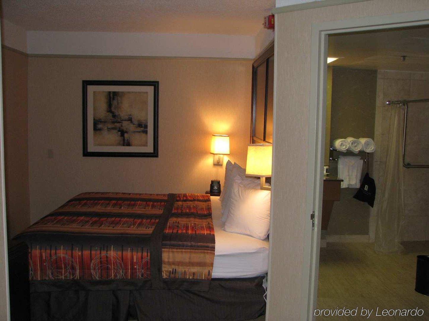 Embassy Suites By Hilton Atlanta Galleria Smyrna Room photo