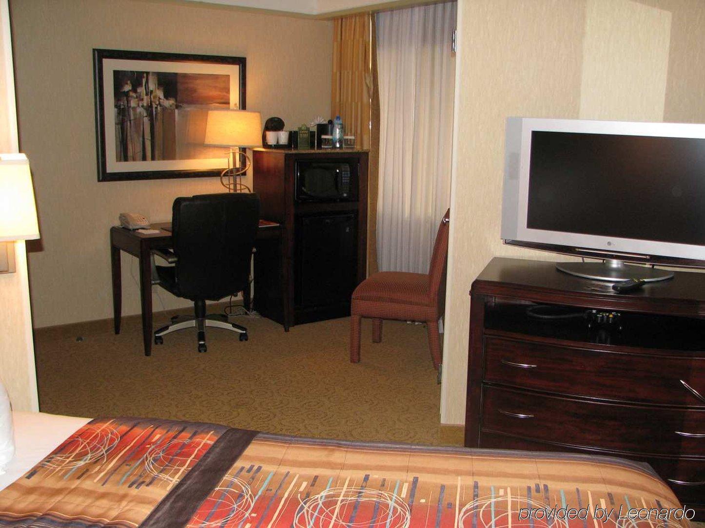 Embassy Suites By Hilton Atlanta Galleria Smyrna Room photo