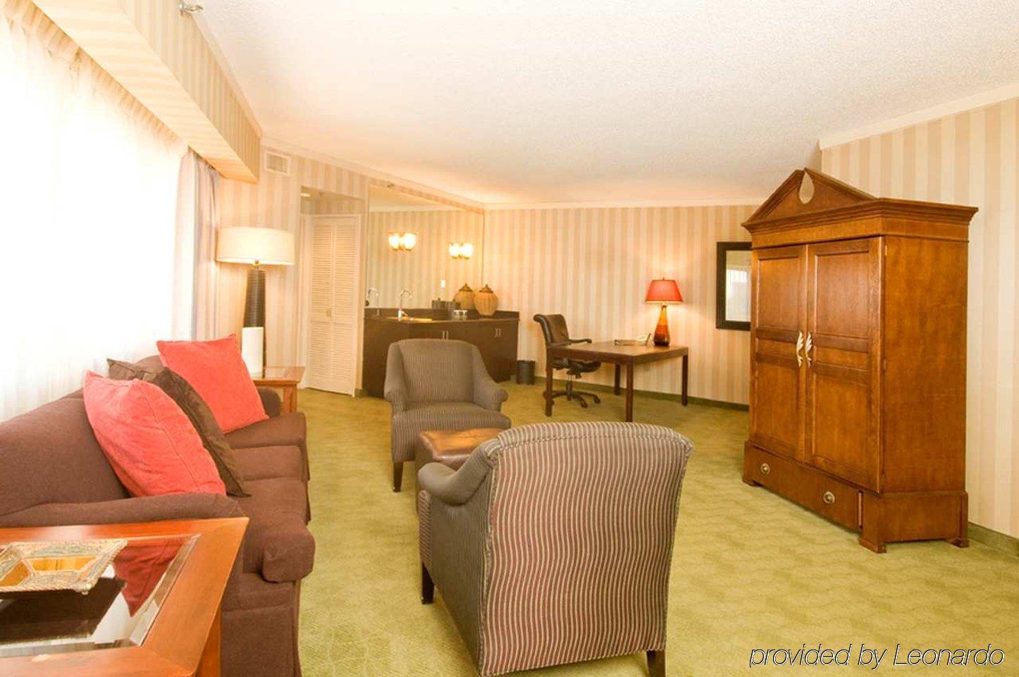 Embassy Suites By Hilton Atlanta Galleria Smyrna Room photo